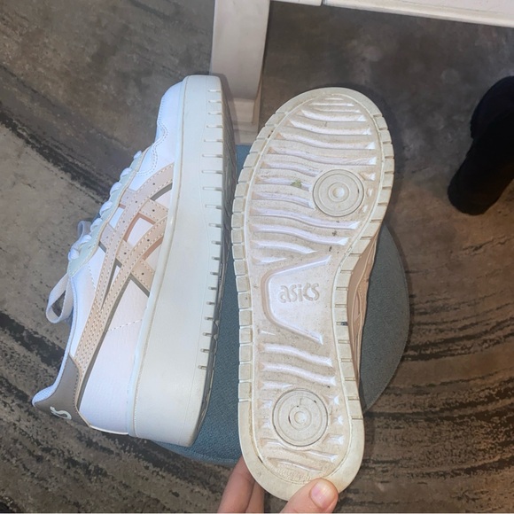 ASICS Women's White and Tan Sneakers - Picture 9 of 11